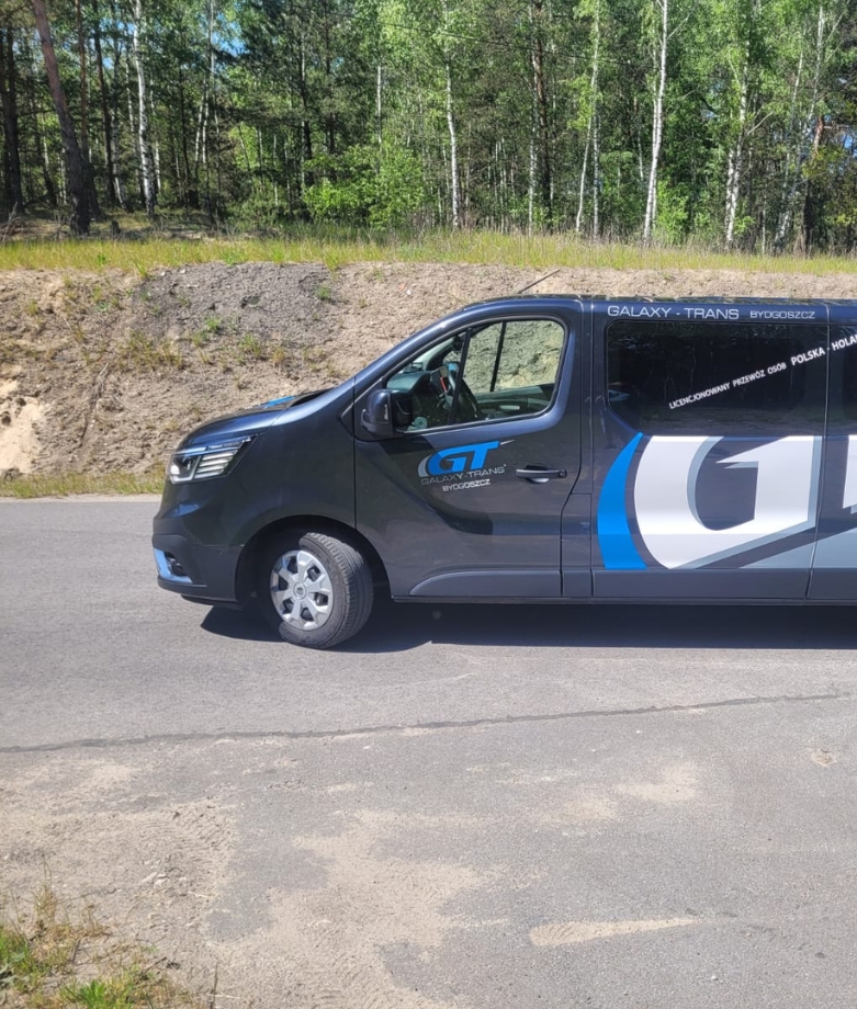 Pojazd pod szyldem Galaxy Trans